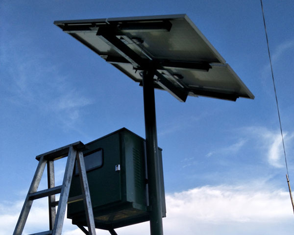 小型太陽能微動(dòng)力污水處理設(shè)備